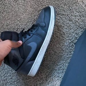 Jordan 1 mid